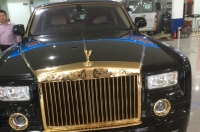 Siêu xe Rolls-Royce Phantom mạ vàng 24k phiên bản Rồng Việt Nam